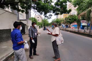 medical college students feeding the orphans