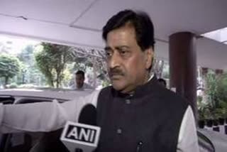 Gadkari is right man in wrong party: Ashok Chavan Gadkari Gadkari is right man in wrong party Ashok Chavan തെറ്റായ പാർട്ടിയിലെ ശരിയായ ആളാണ് ഗഡ്കരിയെന്ന് അശോക് ചവാൻ ഗഡ്കരി അശോക് ചവാൻ