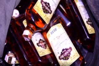 foreign liquor in Perinthalmanna  Three arrested  പെരിന്തൽമണ്ണ  വിദേശ മദ്യം  മൂന്നു പേർ പിടിയിൽ