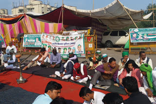 Bku Bhanu continues protest on 25th day at Chilla Border of noida