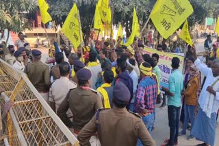gondwana-ganatantra-party-and-tribals-protest-against-ram-van-gaman-path-in-kanker