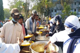 food-fed-to-poor-on-occasion-of-christmas-in-ranchi