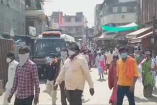 devotees in pandharpur on mokashada ekadashi in pandharpur