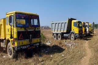 6 vehicles seized while transporting minor minerals illegally