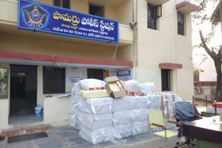 huge gutka cache andhra pradesh  ആന്ധ്രയിൽ പുകയില ഉൽപ്പന്നങ്ങൾ പിടിച്ചെടുത്തു  ആന്ധ്രയിലെ വുയ്യുരു പട്ടണം  10.3 ലക്ഷം രൂപയുടെ പുകയില ഉൽപ്പന്നങ്ങൾ