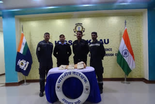 Coast Guard recovers narcotics worth Rs 4 lakh in Kutch district  narcotics worth Rs 4 lakh  Coast GuarKutch districtd recovers narcotics  Coast Guard  ഗുജറാത്തില്‍ നാല് ലക്ഷം രൂപയുടെ മയക്കുമരുന്ന് തീരസംരക്ഷണസേന പിടിച്ചെടുത്തു  ഗുജറാത്തില്‍ നാല് ലക്ഷം രൂപയുടെ മയക്കുമരുന്ന്പിടിച്ചെടുത്തു  തീരസംരക്ഷണസേന  മയക്കുമരുന്ന്  നാല് ലക്ഷം രൂപയുടെ മയക്കുമരുന്ന്