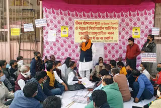 protest over construction of community building, chandpole mandi jaipur