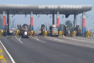 karnal toll plaza farmers protest