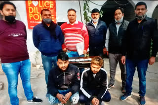 delhi police special staff arrested two persons with eight mobiles