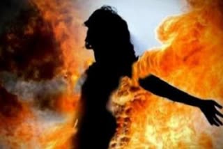 woman burnt herself in mandi