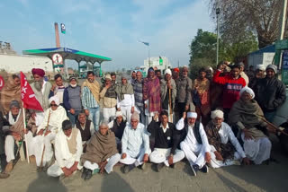 Farmers protest outside Reliance petrol pump in Kaithal
