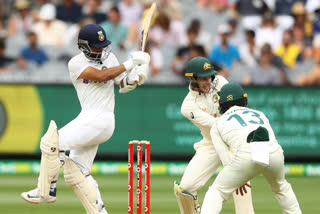 Rain forces early tea at Melbourne