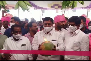 ministers niranjan reddy and prashanth reddy started double bed room houses  in wanaparthy