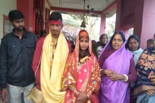 a couple gets married by police and people in nawada