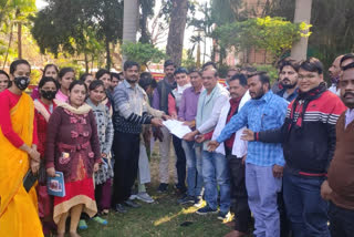 Teachers submitted memorandum to leader of opposition