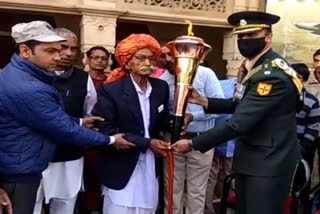 vijay mashal reached at subedar brajendra singh, hero of 1971 war