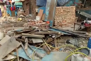 Slum dwellers forced to live in open sky in Kirti Nagar