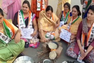 nationalist-congress-party-women-wing-agitation-against-gas-price-hike-in-jalgaon