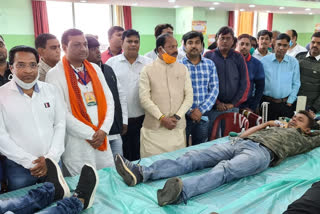 narendra modi fans club created record by collecting blood in seraikela