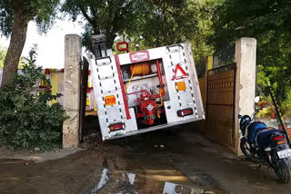 Fire brigade stuck in pit in agar