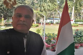 bhupesh-baghel-selfi-with-tiranga ON THE OCCASION OF CONGRESS FOUNDATION DAY IN RAIPUR