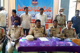 Inter-district robbers arrested in mancherial district