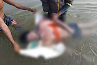 The dead body of a lost young man was found in godavari in bhadrachalam