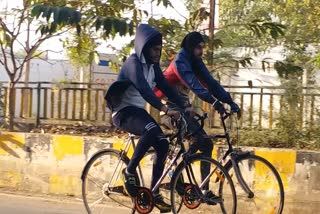 people-started-cycling-due-to-increased-health-problems-in-corona-virus-in-raipur