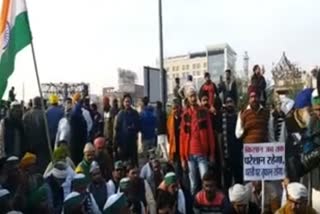 Farmers performing at Ghazipur border