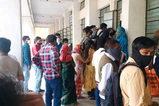 Crowds of students at Amravati University