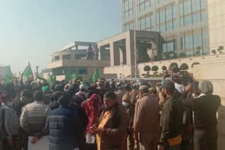 Farmers protest against SIT report at authority in Greater Noida