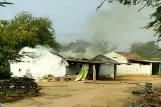 The locked house caught fire and the house burned down