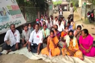 Andhra municipal workers stage protest