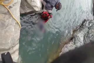 tourist dead body in parvati river