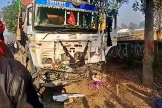 three died in a road accident in agra