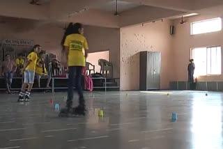 બારડોલીની બાળકીઓએ 15 કલાક રિવર્સ સ્કેટિંગ કરી સ્થાપ્યો નવો કીર્તિમાન