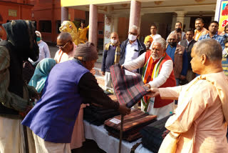 Distribution of blankets in gaya