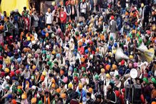 Farmers march against the central government on the Ghazipur border