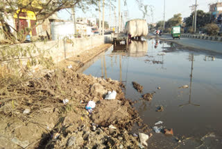 Waterlogging of drains on Goyla Dairy Road in delhi