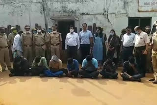 tamil red sandal smugglers arrest in kadapa