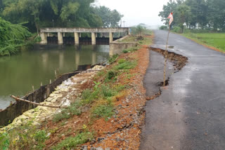 thiruvarur people demand to pwd department to be repaired road in kudavasal