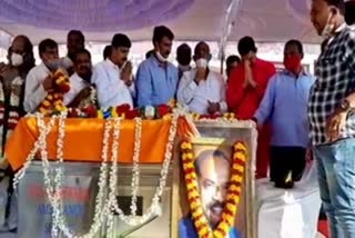 Political leaders gave last respect to Council Deputy Chirman Dharme gowda