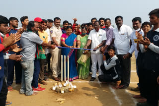 zptc launched district level cricket in mahabubabad district