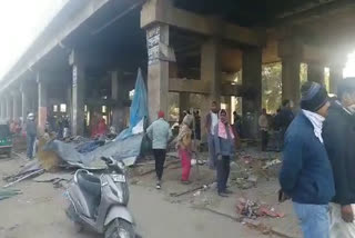 faridabad-administration-broke-down-shops-built-under-bata-flyover