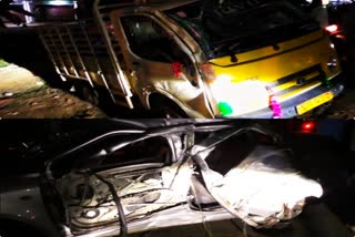 Car collision with freight auto  Car crash on auto: One dead, 28 injured in Namakkal  Car crash on auto in namakkal  Namakkal Auto Accident  சரக்கு ஆட்டோ மீது கார் மோதி விபத்து  நாமக்கல்லில் சரக்கு ஆட்டோ மீது கார் மோதி விபத்து  நாமக்கல் ஆட்டோ விபத்து  நாமக்கல் கார் விபத்துகள்