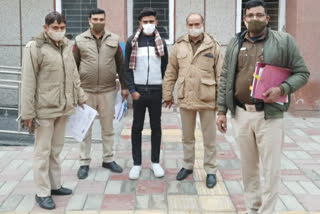 An accused who robbed the shopkeeper on the pretext of retail arrested