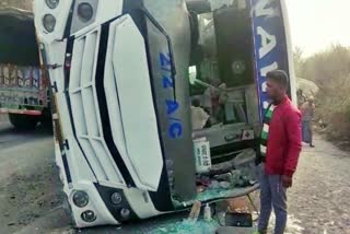 many passengers injured in road accident in ramgarh