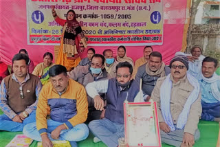 strike-by-panchayat-secretaries-continues-in-balrampur