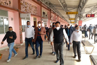 DRM of dhanbad Railway division inspected hazaribag Station in hazaribag