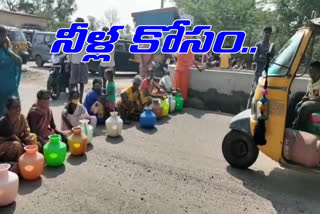 women block road for water